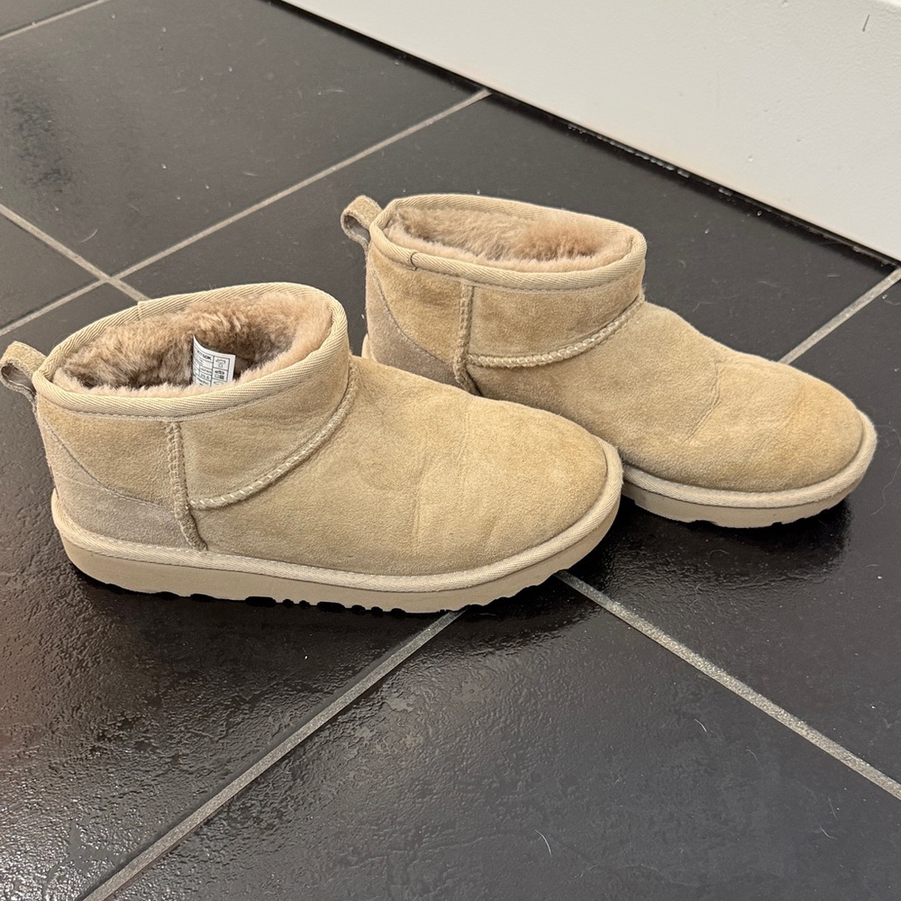 UGG Short Shearling Suede Boots in Sandstone